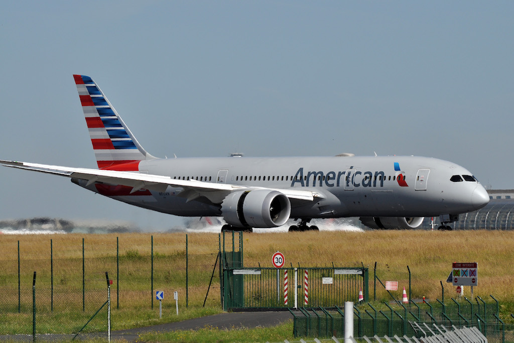 American Airlines 787 Paris