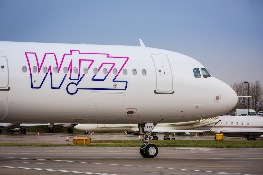A Wizz Air A321 at the airport
