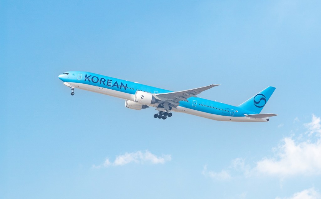A Korean Air jet wearing the new 2025 livery.